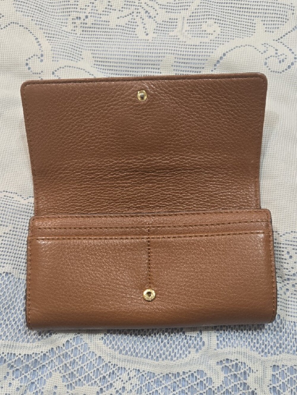 Michael Kors Tan Pebbled Leather Wallet with Gold MK Emblem - Picture 3 of 7